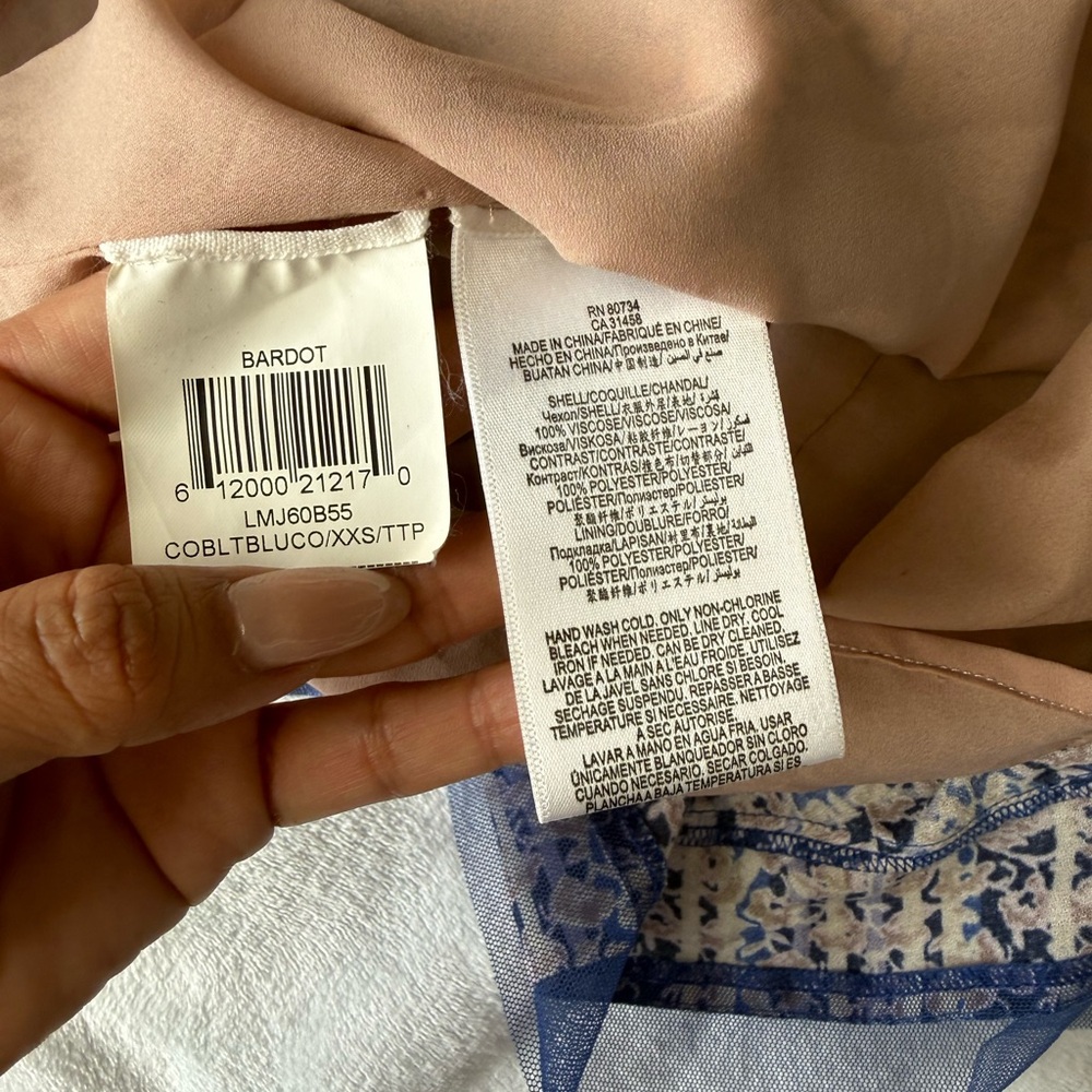 BCBGMAXAZRIA Bardot Printed Cape Sleeve Dress Boho Chiffon Resort - Picture 8 of 16